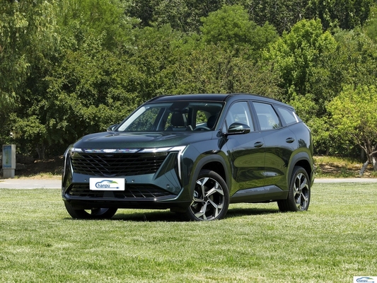Découvrez la voiture compacte Hybrid Boyue L de Geely avec couleur intérieure foncée