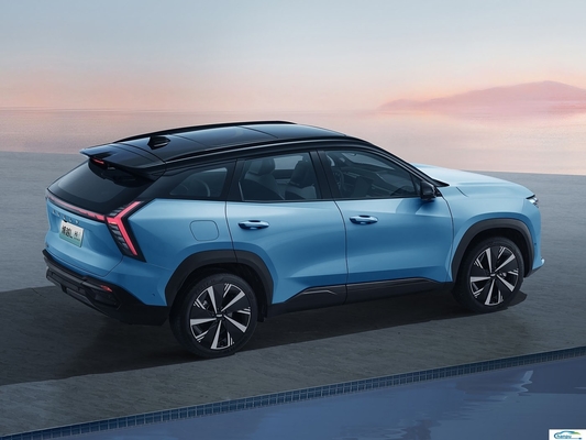 Découvrez la voiture compacte Hybrid Boyue L de Geely avec couleur intérieure foncée