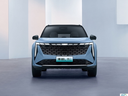 Découvrez la voiture compacte Hybrid Boyue L de Geely avec couleur intérieure foncée