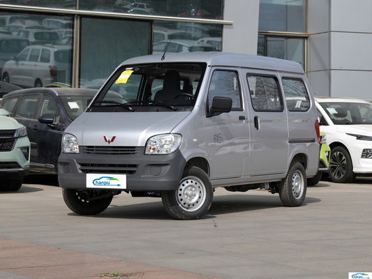 Wuling Zhiguang voiture de tourisme à essence avec roue normale de taille de pneu R15