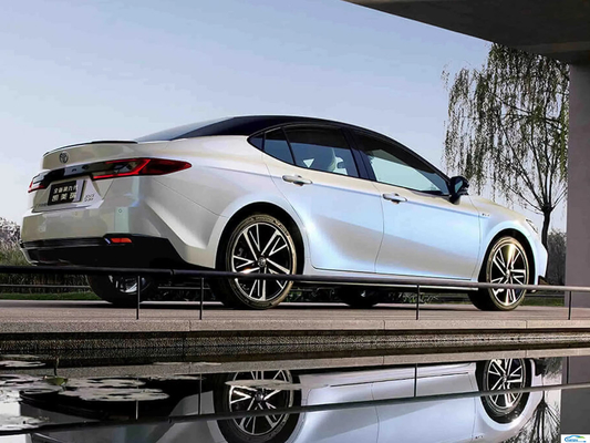Plateau de toit en alliage d'aluminium et sièges en tissu 2024 Toyota Camry Ride-On Car pour passagers