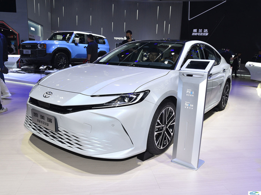 Plateau de toit en alliage d'aluminium et sièges en tissu 2024 Toyota Camry Ride-On Car pour passagers