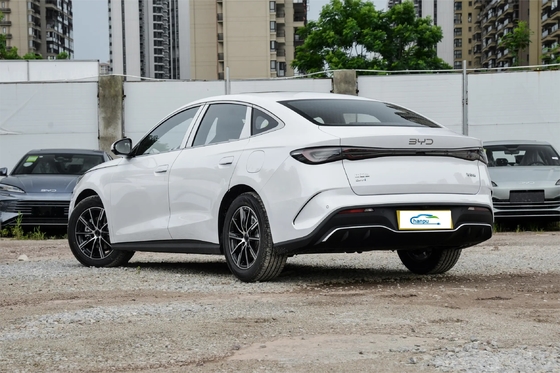La berline PHEV de 1,5 litre de Byd a une masse maximale à pleine charge de 2150 kg pour un luxe et un confort inégalés.