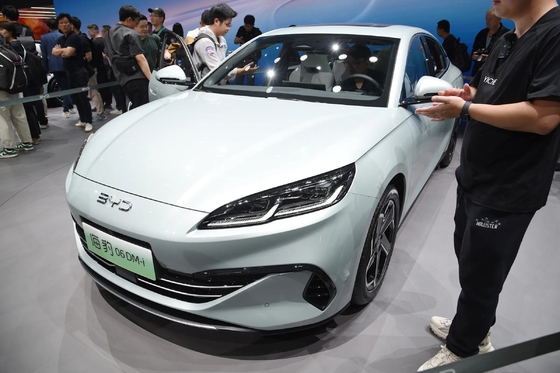 Optimiser le 06Dm-I-2024 1.5L 120Km Smart Medium Seal pour une voiture PHEV 4 portes de BYD