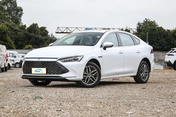 Byd Qin Plus Dm-2024 Dm-I Honor Version Compact Sedan PHEV Voiture avec une vitesse maximale de 120 km