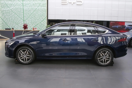 Byd Qin Plus Dm-2024 Dm-I Honor Version Compact Sedan PHEV Voiture avec une vitesse maximale de 120 km