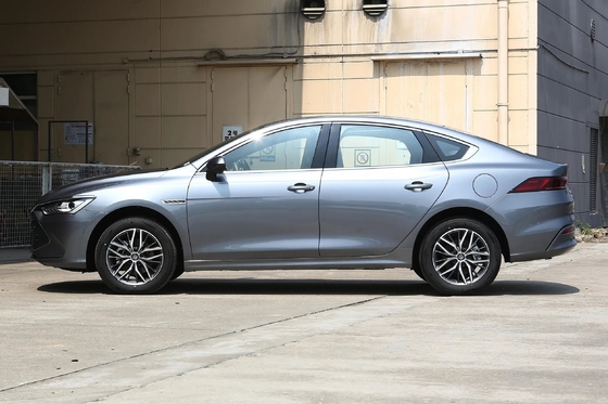 Compacte de 5 sièges et spacieuse, BYD Qin Plus Dm-2024 Dm-I Honor version 120 km