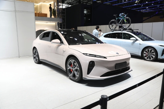 100Kwh Quatre portes Porte pivotante Nio Et5-2024 Voiture de course à cinq places Véhicules électriques