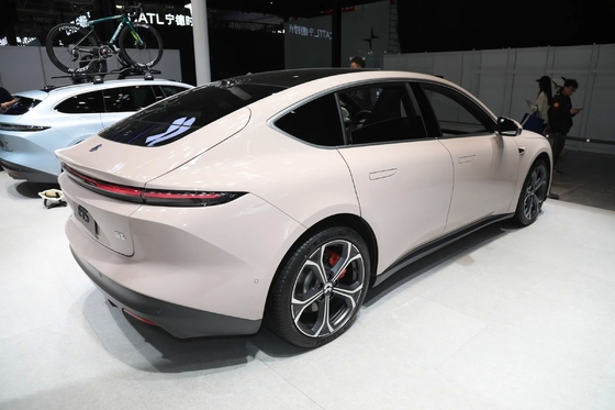 100Kwh Quatre portes Porte pivotante Nio Et5-2024 Voiture de course à cinq places Véhicules électriques