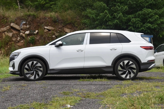 SUV City Ride-On Car Q5 E-Tron-50 E-Tron Quattro Vêtement en brocart lumineux Véhicule électrique