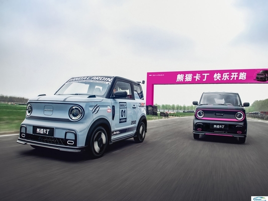 Système mini-hatchback personnalisé de voiture électrique Geely avec éclairage et capteurs améliorés