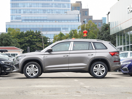 2023 Skoda Kodiaq 2.0T 186 ch 220 ch 5/7 sièges écran tactile frein de stationnement électrique voitures à essence pour Volkswagen
