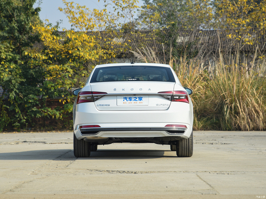 Réglage électrique du siège du conducteur 2024 Skoda Superb TSI 280 AWD SUV pour Volkswagen
