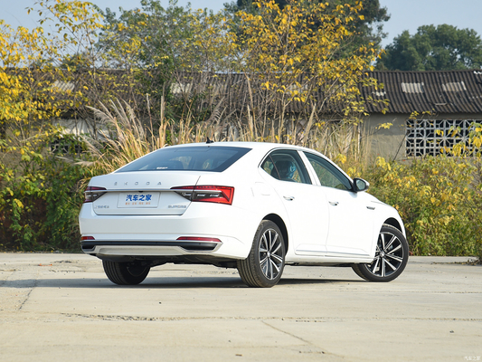 Réglage électrique du siège du conducteur 2024 Skoda Superb TSI 280 AWD SUV pour Volkswagen