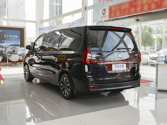 Les phares à LED et la boîte de vitesses automatique Dongfeng Fengxing Forthing M7 4 portes 7 places MPV