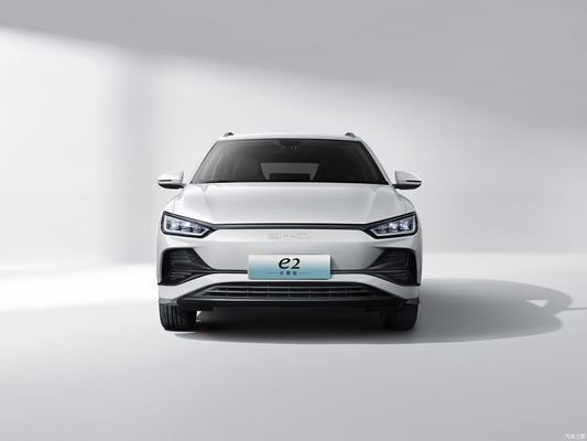 La berline électrique BYD E2 de Chongqing Hanpu Automobile est abordable et énergétique.