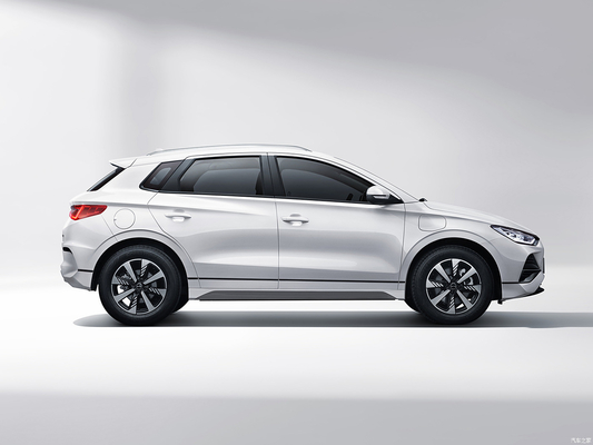 La berline électrique BYD E2 de Chongqing Hanpu Automobile est abordable et énergétique.