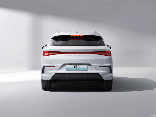 La berline électrique BYD E2 de Chongqing Hanpu Automobile est abordable et énergétique.