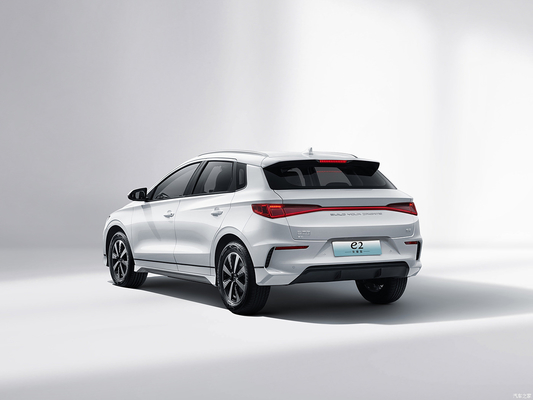 La berline électrique BYD E2 de Chongqing Hanpu Automobile est abordable et énergétique.