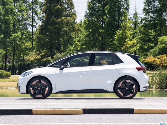 Découvrez le futur de la conduite avec le SUV compact électrique Volkswagen ID.4 Crozz 2024