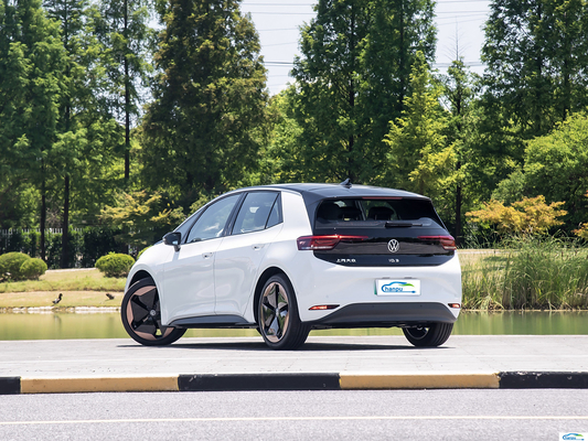 Découvrez le futur de la conduite avec le SUV compact électrique Volkswagen ID.4 Crozz 2024