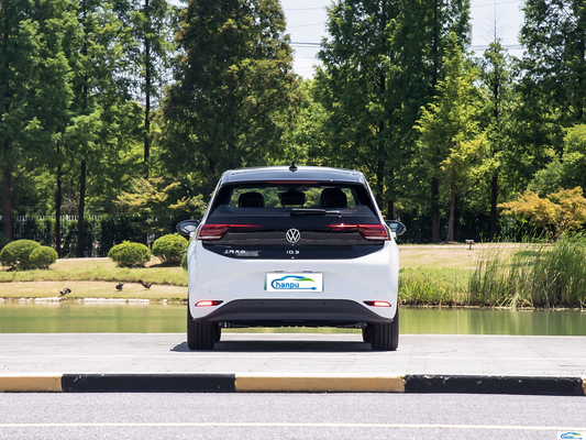 Découvrez le futur de la conduite avec le SUV compact électrique Volkswagen ID.4 Crozz 2024