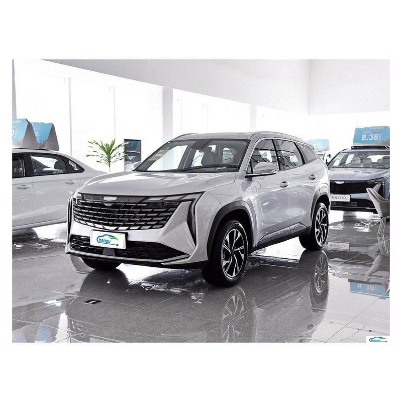 Découvrez la voiture compacte Hybrid Boyue L de Geely avec couleur intérieure foncée